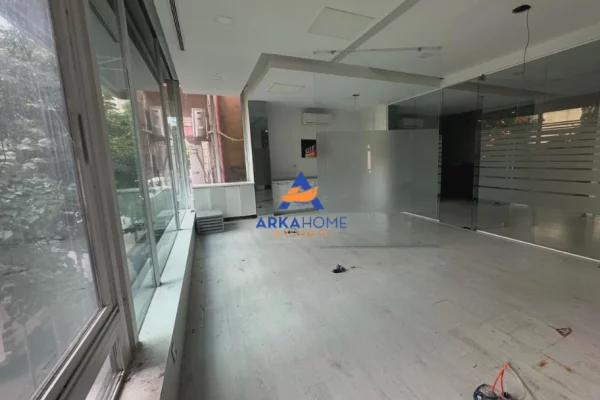 JEPET AMBIENT BIZNESI ME QERA 200 M2 "SHESHI WILLSON" 3200 EURO