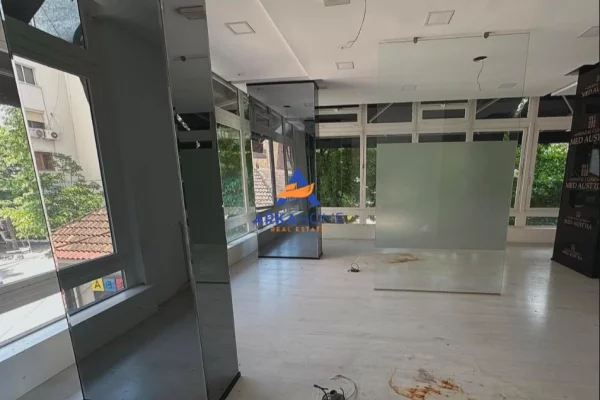 JEPET AMBIENT BIZNESI ME QERA 200 M2 "SHESHI WILLSON" 3200 EURO