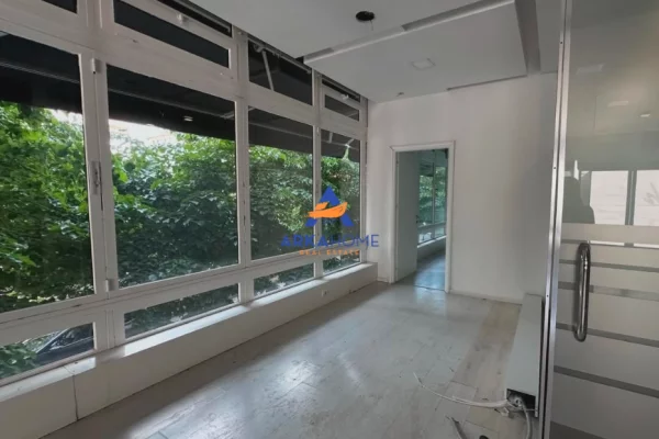 JEPET AMBIENT BIZNESI ME QERA 200 M2 "SHESHI WILLSON" 3200 EURO