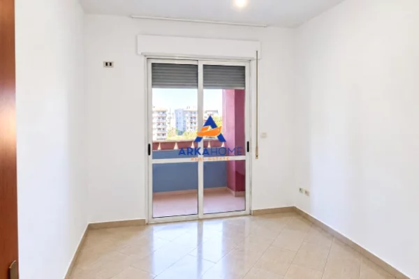 Shtepi me qera Apartament ne Tirane, 2+1, Mobilimi E mobiluar, Pagesa 663  Euro.