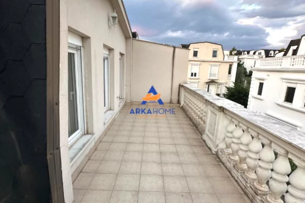 Shtepi me qera Vila Luksoze ne Tirane, 4+1, Mobilimi E mobiluar, Pagesa 2,212  Euro.