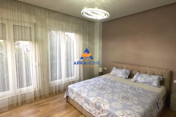 Shtepi me qera Vila Luksoze ne Tirane, 4+1, Mobilimi E mobiluar, Pagesa 2,212  Euro.