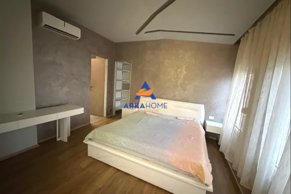 Shtepi me qera Vila Luksoze ne Tirane, 4+1, Mobilimi E mobiluar, Pagesa 2,212  Euro.