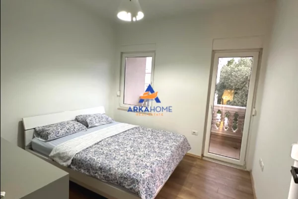 Shtepi me qera Vila Luksoze ne Tirane, 4+1, Mobilimi E mobiluar, Pagesa 2,212  Euro.