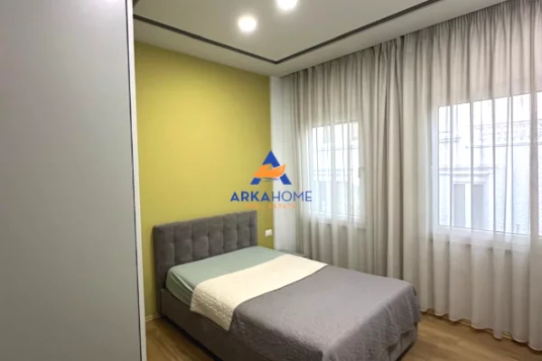 Shtepi me qera Vila Luksoze ne Tirane, 4+1, Mobilimi E mobiluar, Pagesa 2,212  Euro.