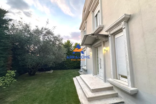 Shtepi ne shitje Vila Luksoze ne Tirane, 4+1, Mobilimi E mobiluar, Pagesa 995,575  Euro.