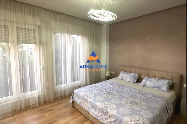 Shtepi ne shitje Vila Luksoze ne Tirane, 4+1, Mobilimi E mobiluar, Pagesa 995,575  Euro.
