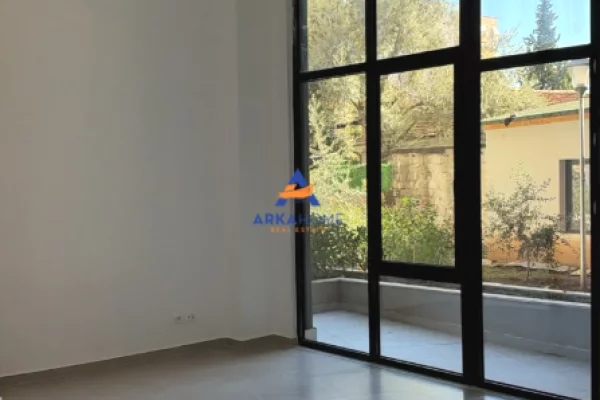 JEPET ME QERA DYQAN DUPLEX 131M2 "PAZARI I RI" 1000 EURO