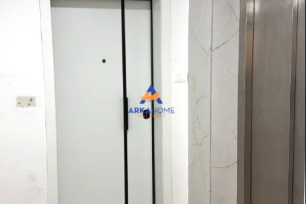 JEPET ME QERA DYQAN DUPLEX 131M2 "PAZARI I RI" 1000 EURO