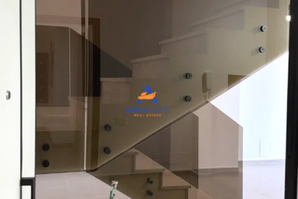 JEPET ME QERA DYQAN DUPLEX 131M2 "PAZARI I RI" 1000 EURO