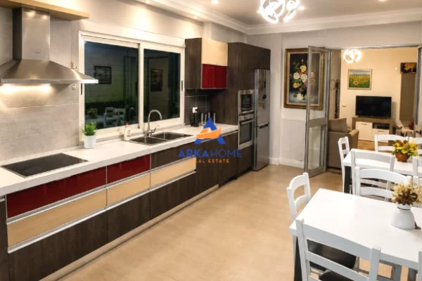 Shtepi ne shitje Apartament ne Tirane, 3+1, Mobilimi E mobiluar, Pagesa 370,575  Euro.