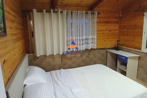 Shtepi ne shitje Apartament ne Tirane, 3+1, Mobilimi E mobiluar, Pagesa 370,575  Euro.