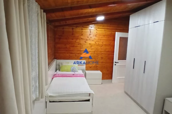 Shtepi ne shitje Apartament ne Tirane, 3+1, Mobilimi E mobiluar, Pagesa 370,575  Euro.