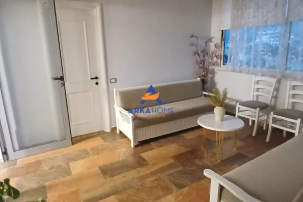 Shtepi ne shitje Apartament ne Tirane, 3+1, Mobilimi E mobiluar, Pagesa 370,575  Euro.