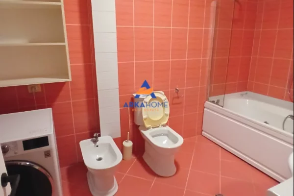 Shtepi ne shitje Apartament ne Tirane, 3+1, Mobilimi E mobiluar, Pagesa 370,575  Euro.
