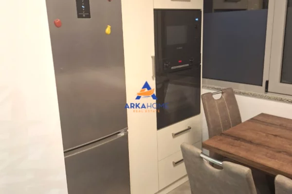 Shtepi me qera Apartament ne Tirane, 1+1, Mobilimi E mobiluar, Pagesa 719  Euro.