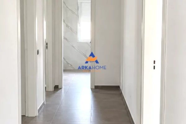 Shtepi me qera Apartament ne Tirane, 2+1, Mobilimi Pjeserisht e mobiluar, Pagesa 387  Euro.