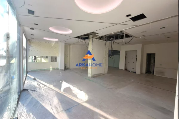 JEPET AMBIENT BIZNESI ME QERA 120M2 "PERBALL DELIJORGJIT, RRUGA E KAVAJES" 180000 LEKE