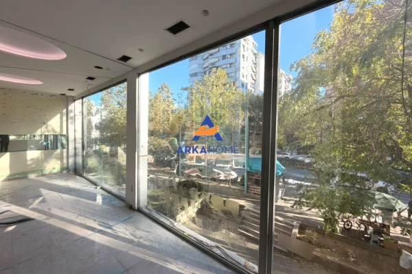 JEPET AMBIENT BIZNESI ME QERA 120M2 "PERBALL DELIJORGJIT, RRUGA E KAVAJES" 180000 LEKE