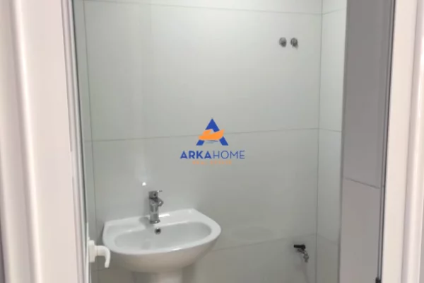 JEPET AMBIENT BIZNESI ME QERA 120M2 "PERBALL DELIJORGJIT, RRUGA E KAVAJES" 180000 LEKE