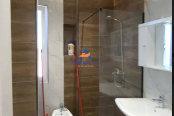 Shtepi me qera Apartament ne Tirane, 2+1, Mobilimi E mobiluar, Pagesa 608  Euro.