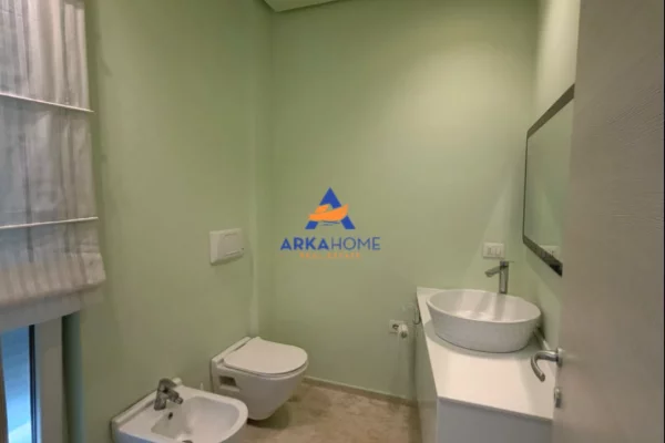 Shtepi ne shitje Vila Luksoze ne Tirane, 4+1, Mobilimi E mobiluar, Pagesa 800,000  Euro.