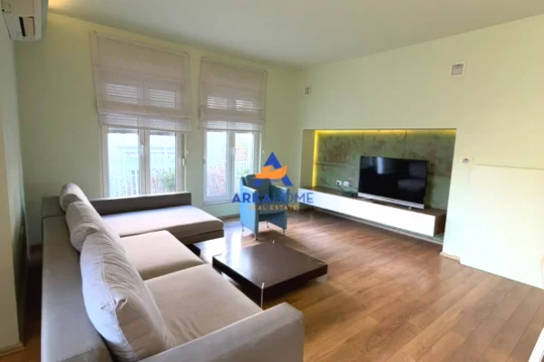 Shtepi me qera 4+1 ne Tirane - 2,765 Euro