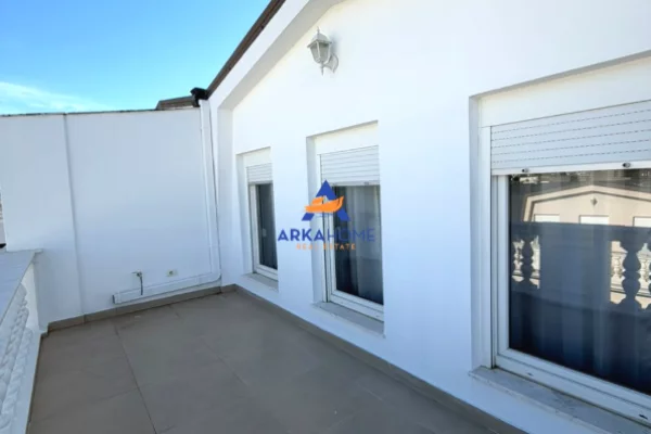 Shtepi me qera Vila Luksoze ne Tirane, 4+1, Mobilimi E mobiluar, Pagesa 2,765  Euro.