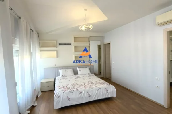 Shtepi me qera Vila Luksoze ne Tirane, 4+1, Mobilimi E mobiluar, Pagesa 2,765  Euro.