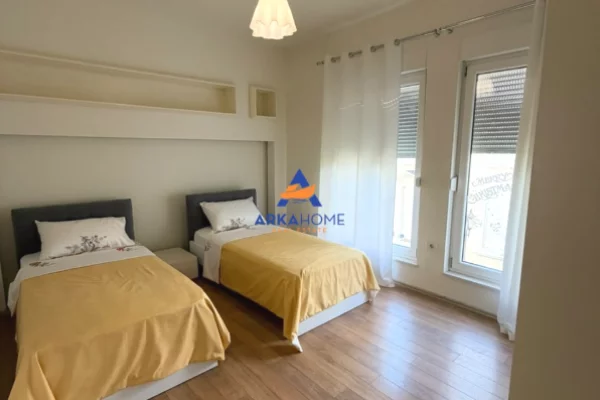 Shtepi me qera Vila Luksoze ne Tirane, 4+1, Mobilimi E mobiluar, Pagesa 2,765  Euro.