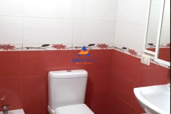 Shtepi me qera Apartament ne Tirane, 2+1, Mobilimi E mobiluar, Pagesa 641  Euro.