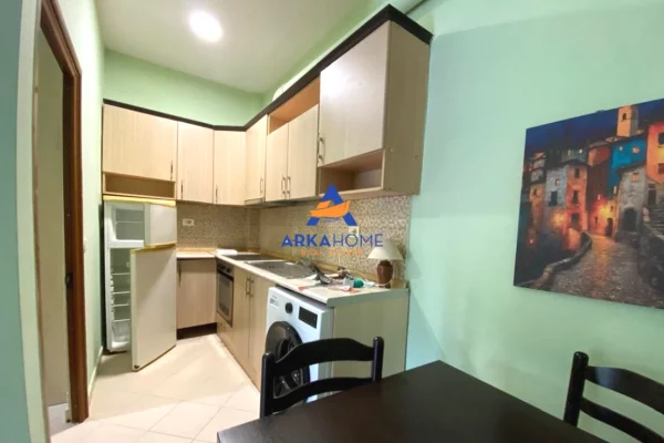 Shtepi me qera Apartament ne Tirane, 1+1, Mobilimi E mobiluar, Pagesa 442  Euro.
