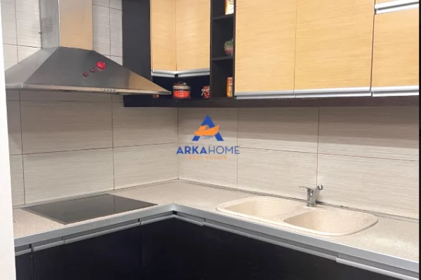 Shtepi me qera Apartament ne Tirane, 3+1, Mobilimi E mobiluar, Pagesa 940  Euro.