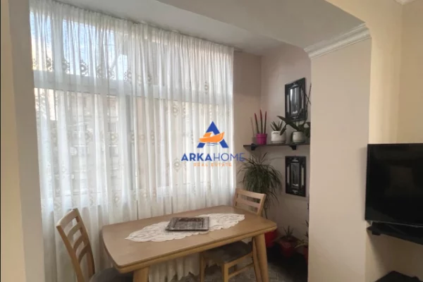 Shtepi me qera Apartament ne Tirane, 3+1, Mobilimi E mobiluar, Pagesa 940  Euro.
