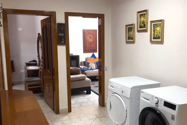 Shtepi me qera Apartament ne Tirane, 3+1, Mobilimi E mobiluar, Pagesa 940  Euro.