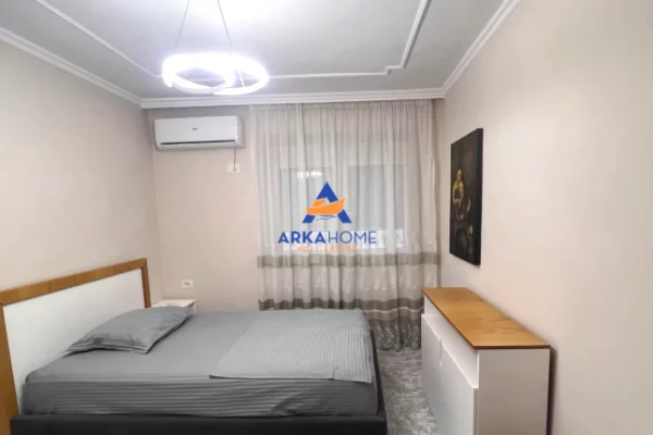Shtepi me qera Apartament ne Tirane, 3+1, Mobilimi E mobiluar, Pagesa 940  Euro.