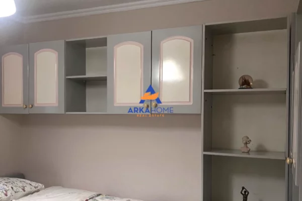 Shtepi me qera Apartament ne Tirane, 3+1, Mobilimi E mobiluar, Pagesa 940  Euro.