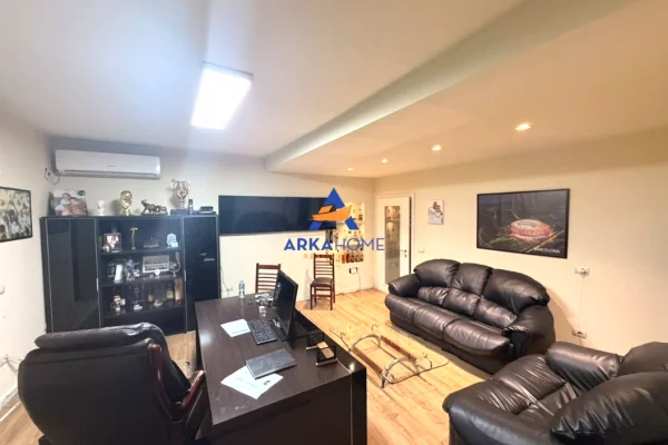 JEPET ME QERA AMBINET ZYRE 168M2 "TE RRUGA E KOSOVAREVE" 2200 EURO