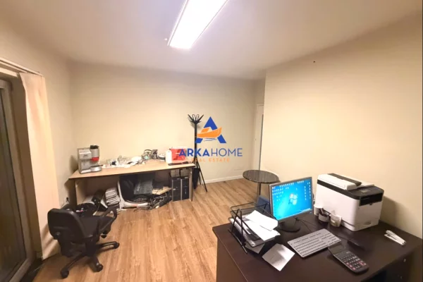 JEPET ME QERA AMBINET ZYRE 168M2 "TE RRUGA E KOSOVAREVE" 2200 EURO