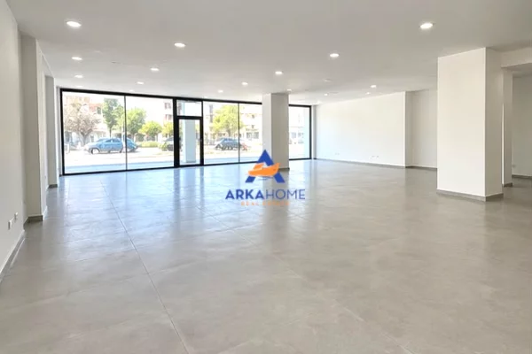 JEPET ME QIRA AMBIENT BIZNESI 202 M2 "KAMEZ" 2020 EURO