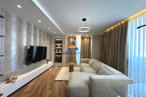 Shtepi me qera 2+1 ne Tirane - 2,500 Euro