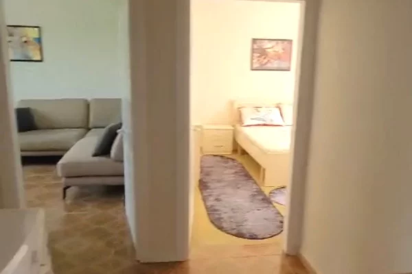 Shtepi me qera Apartament ne Tirane, 1+1, Mobilimi E mobiluar, Pagesa 195  Euro.
