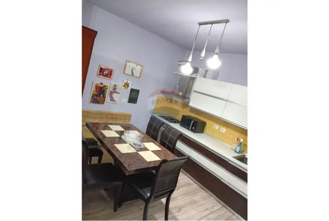 Shtepi me qera Apartament ne Tirane, 2+1, Mobilimi E mobiluar, Pagesa 600  Euro.