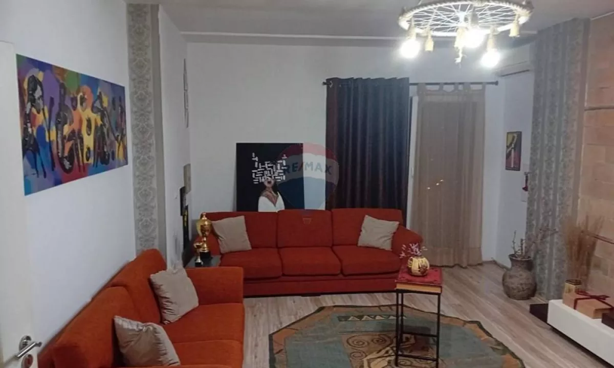 Shtepi me qera Apartament ne Tirane, 2+1, Mobilimi E mobiluar, Pagesa 600  Euro.