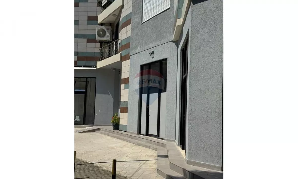 Dyqan me qira rruga e Kavajes!