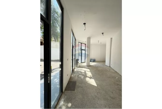 Dyqan me qira rruga e Kavajes!