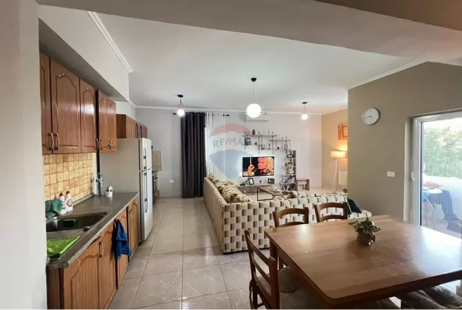 Shtepi me qera Apartament ne Tirane, 2+1, Mobilimi E mobiluar, Pagesa 600  Euro.