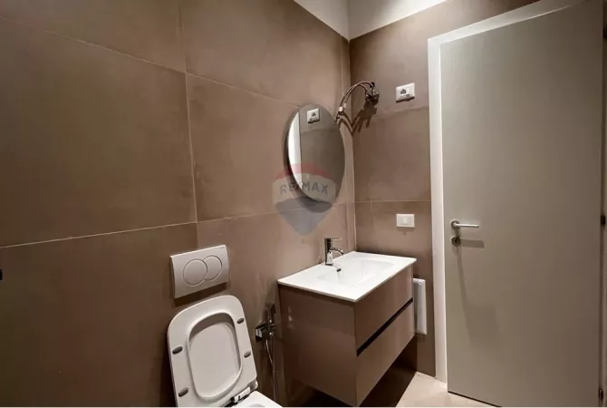 Zyre me qira te Bulevardi Zhan DArk! 