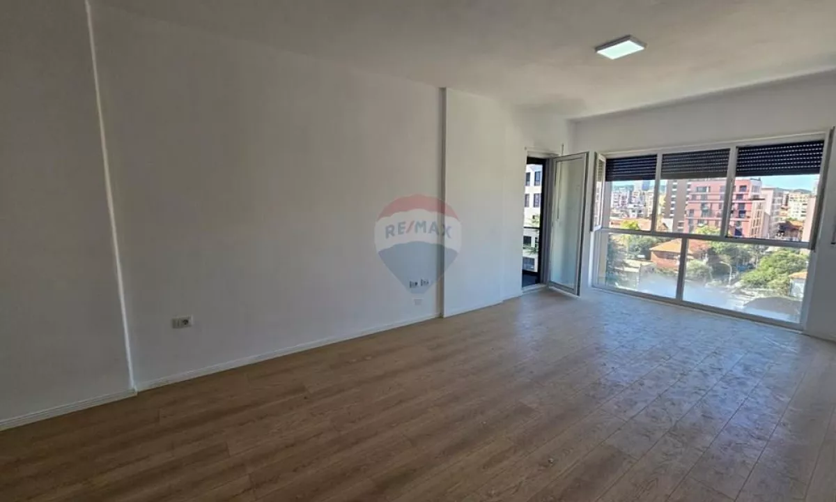 Zyre me parkim per qira te Pazari i Ri!