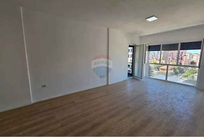 Business Property for Rent 3+1 in Tirana - 800 Euro